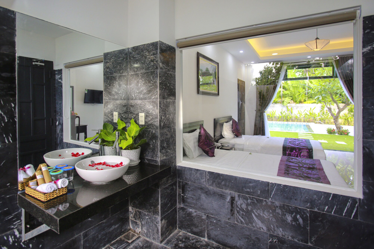Bathroom 4, Hoi An Hideaway Villa, Da Nang