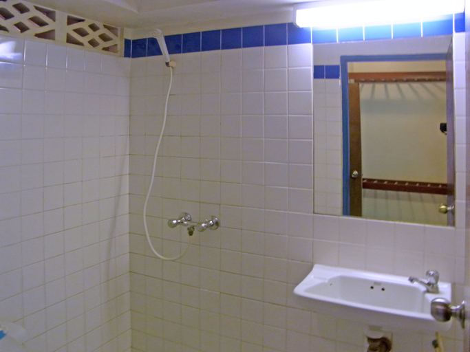Bathroom 4, Niku Guesthouse, Phuket Island