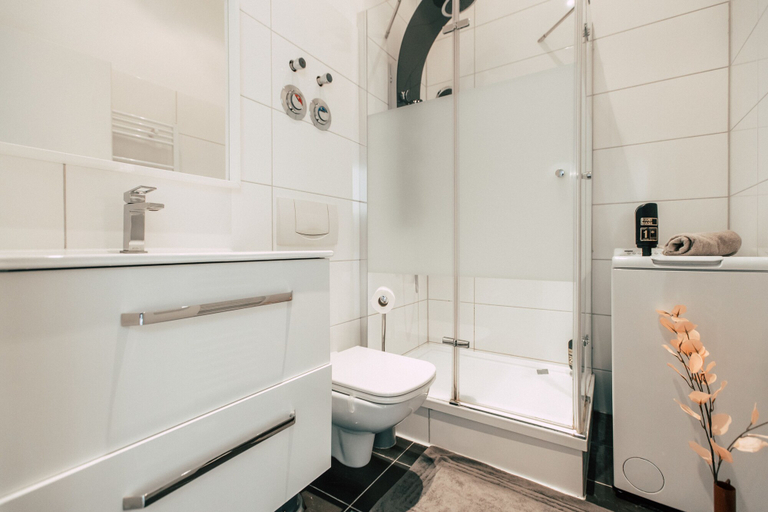 Bathroom 4, Luga Homes - Gewandhaus, Leipzig