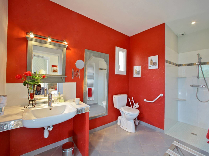 Bathroom 5, Les Chenes Rouges, Dordogne