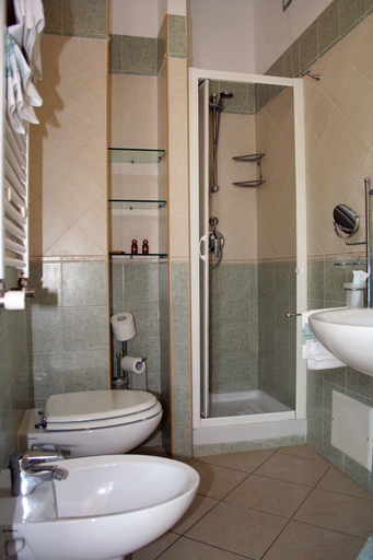 Bathroom 4, Grazia Hotel, Latina