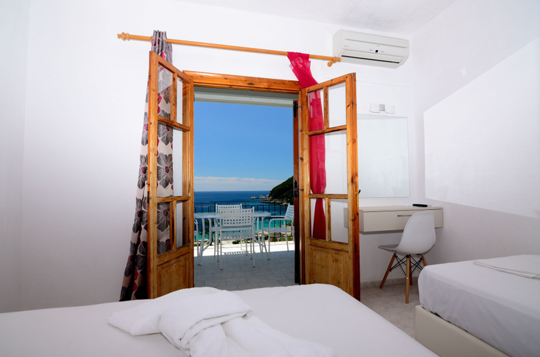 Bedroom 3, Mare Blu, Epirus