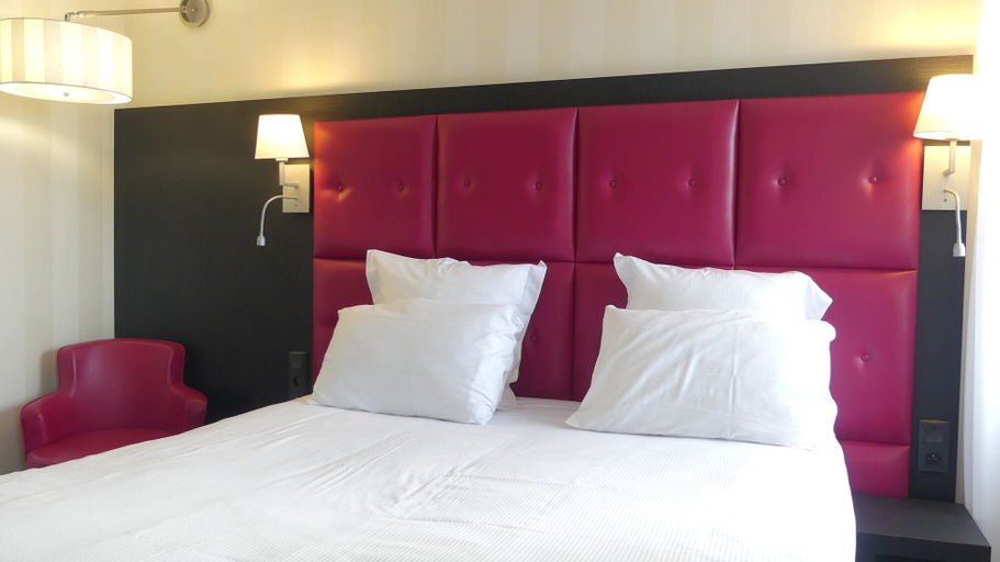 Bedroom 4, Logis Hôtel Saint-Guirec et de la Plage, Côtes-d'Armor