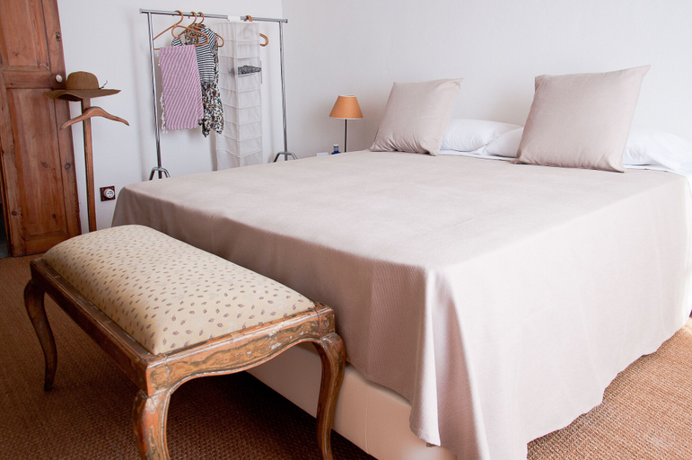 Bedroom 5, Hotel Hanoi, Girona