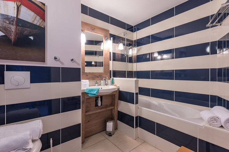 Bathroom 4, Pierre & Vacances Résidence premium Le Coteau et la Mer, Finistère