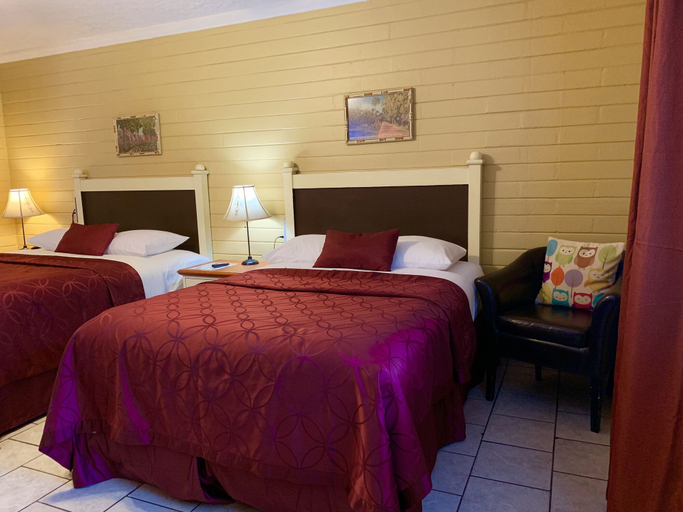 Bedroom 3, Lakeside Inn and Cafe, Osceola