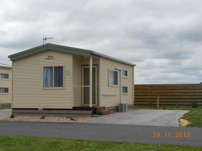 Exterior & Views 2, Gum Tree Caravan Park, Moyne - South