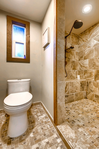 Bathroom 3, Cliff House Lodge B&B, Jefferson