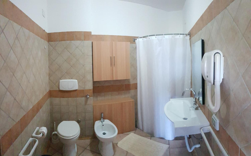 Bathroom 3, L'Arcobaleno Resort, Vibo Valentia