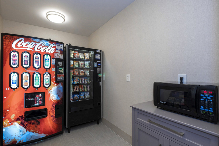 Food & Drinks 5, Red Roof Inn PLUS+ Boston - Mansfield/ Foxboro, Bristol