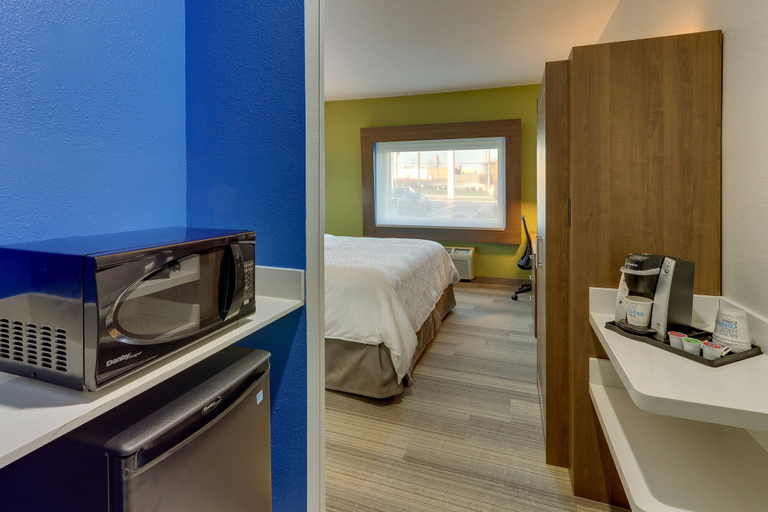 Bedroom 2, Holiday Inn Express CINCINNATI NORTH - MONROE by IHG, Warren