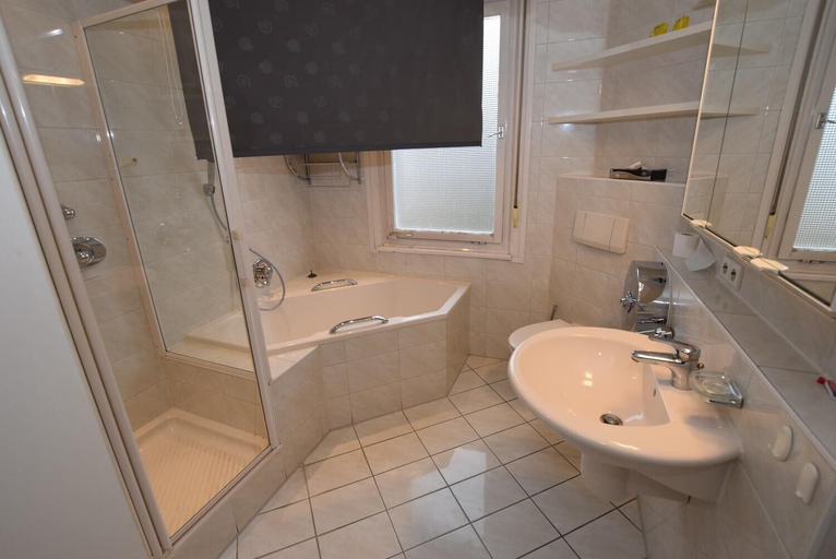 Bathroom 4, Monteurzimmer Kircheim unter Teck - Hostel, Esslingen
