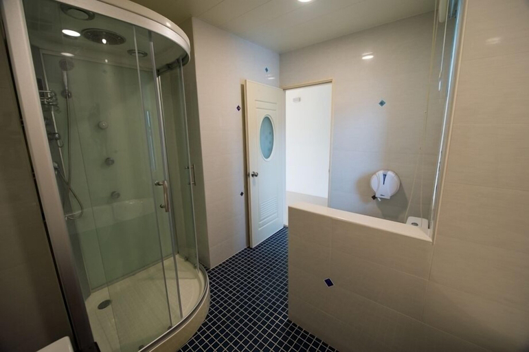 Bathroom 4, Seahome Hotel, Taitung