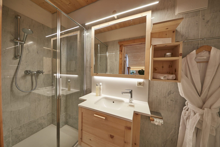 Bathroom 5, Goldene Rose Karthaus, Bolzano