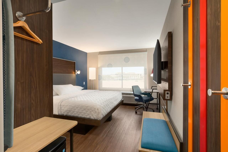 Bedroom 3, Tru by Hilton Fort Lauderdale Downtown, Broward