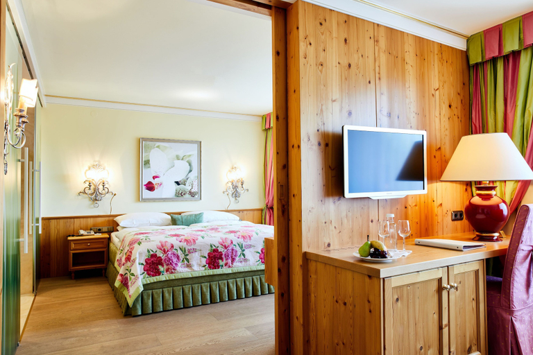 Bedroom 4, Hotel Salzburgerhof, Zell am See