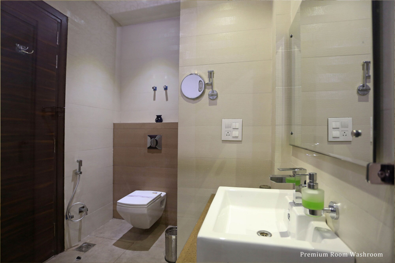 Bathroom 5, Winsome Resort & Spa, Nainital