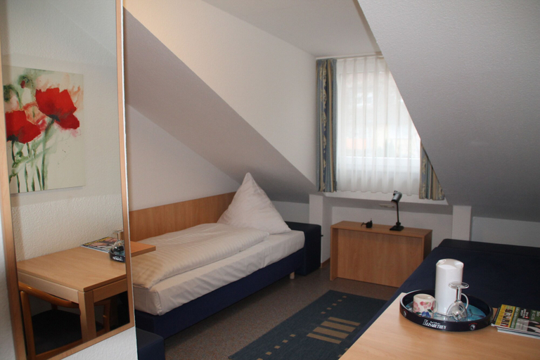 Bedroom 3, HOTEL RIESENJunior by Trip Inn, Main-Kinzig-Kreis