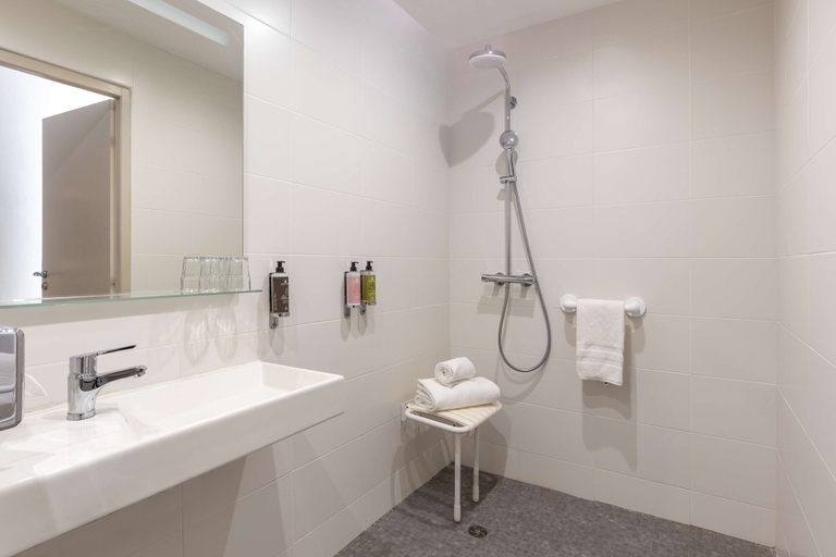 Bathroom 4, Best Western Plus Hotel Canet-Plage, Pyrénées-Orientales
