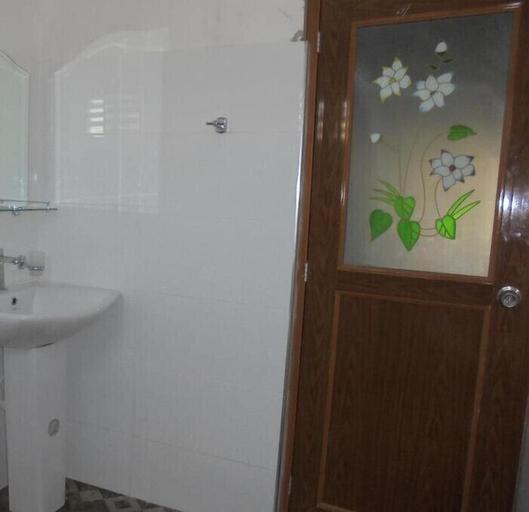 Bathroom 4, Spring holiday, Weligama