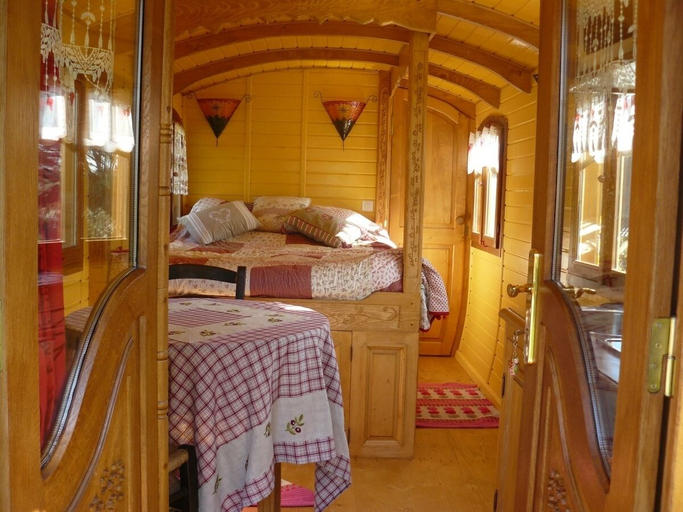 Bedroom 5, La Clé des Roulottes Campsite, Morbihan
