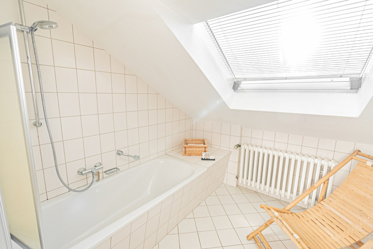 Bathroom 4, Weinhotel Ayler Kupp, Trier-Saarburg
