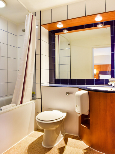 Bathroom 4, Tyger Inn Derby, Derbyshire