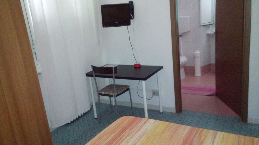 Bedroom 4, Albergo Cavour SELF CHECK-IN, Livorno