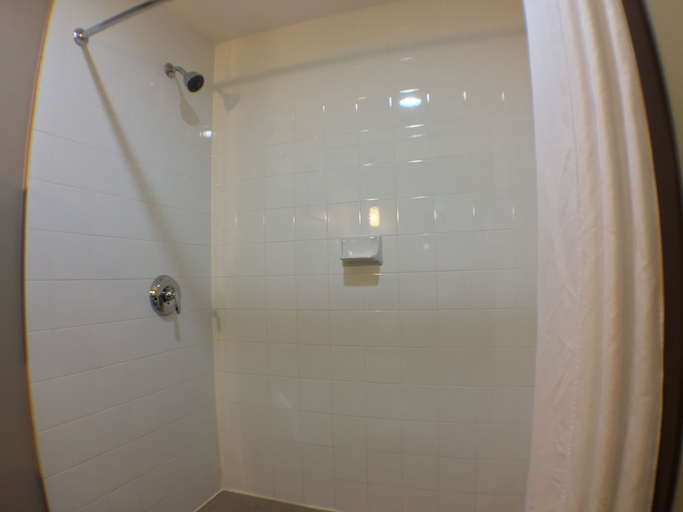 Bathroom 4, Super 8 by Wyndham Kapuskasing, Cochrane