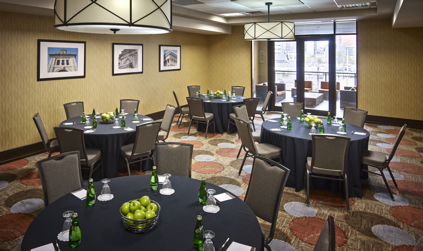 Food & Drinks 4, Staybridge Suites HAMILTON - DOWNTOWN, Hamilton