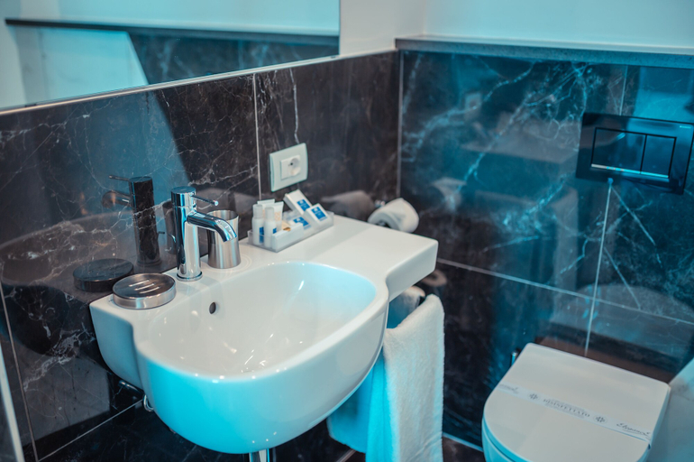 Bathroom 5, Nautilus Hotel, Messina