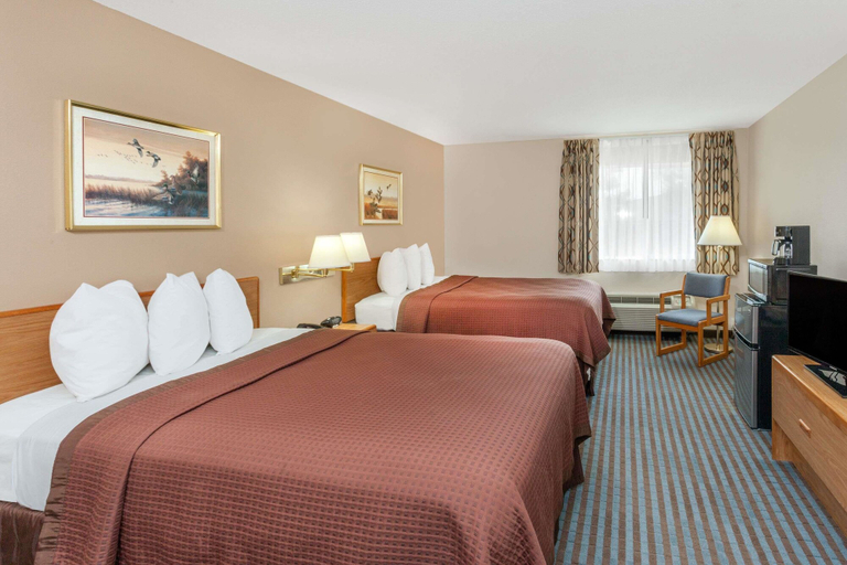 Bedroom 3, Days Inn by Wyndham Charleston, Coles