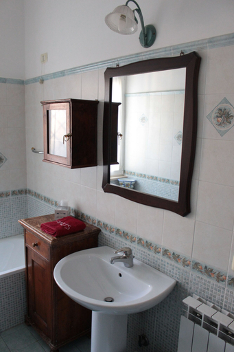 Bathroom 5, Ianus Guest House, Roma