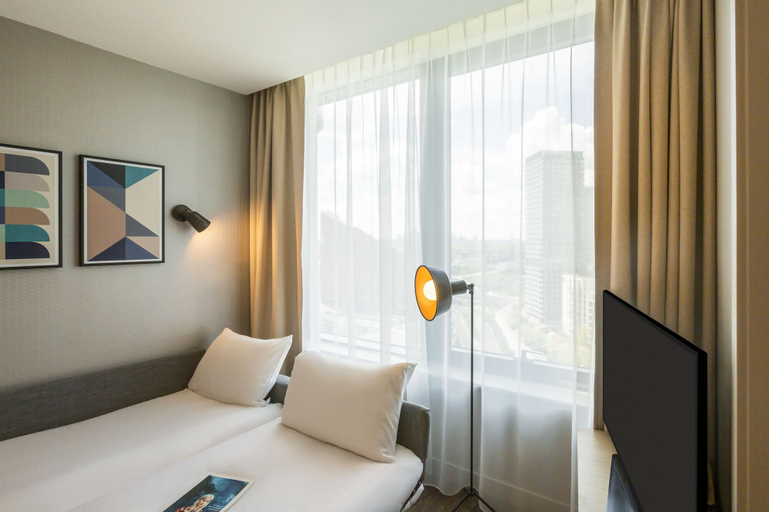 Bedroom 3, Aparthotel Adagio London Stratford, London