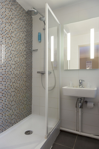 Bathroom 4, Timhotel Paris Gare Montparnasse, Paris