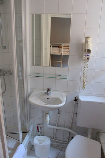 Bathroom 5, Arty Paris Porte de Versailles by River - Hostel, Paris