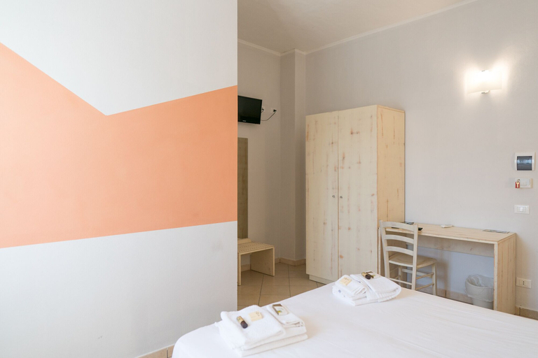 Bedroom 3, Hotel La Smorfia, Livorno