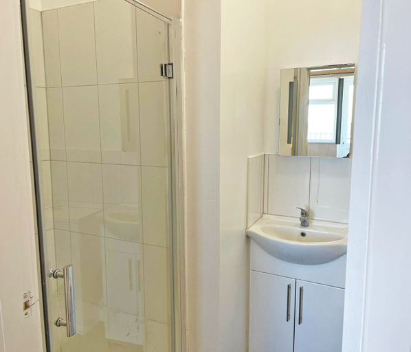 Bathroom 3, Sapphire Hotel Blackpool, Blackpool