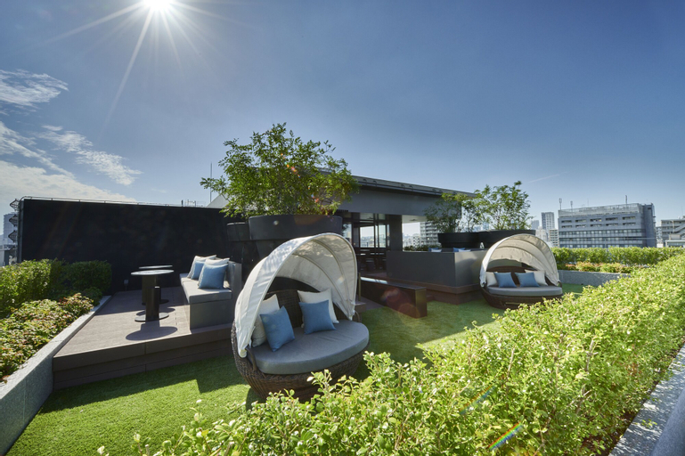 Exterior & Views 23