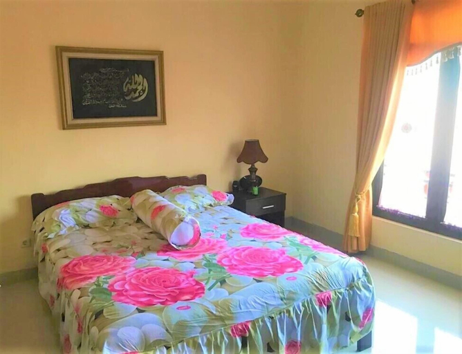 Bedroom 3, Poetri Guest House Syariah near Kebun Raya Bogor, Bogor