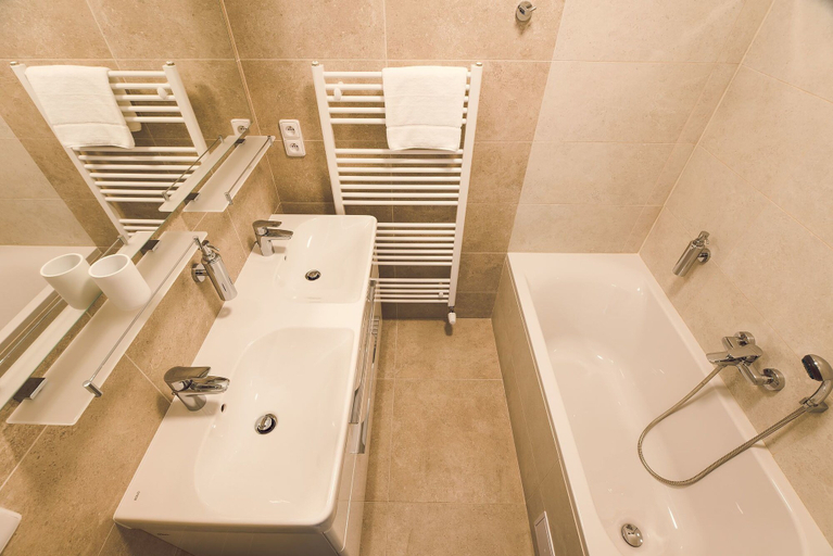 Bathroom 4, King's Residence, Praha 7