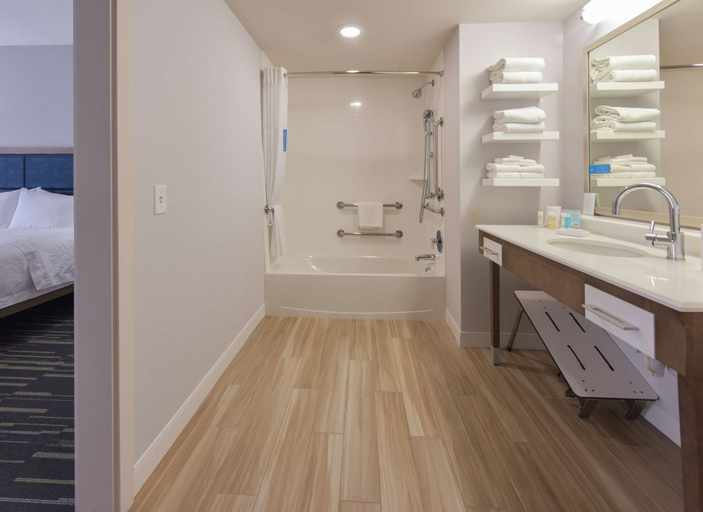 Bathroom 4, Hampton Inn & Suites Seattle/Redmond, King