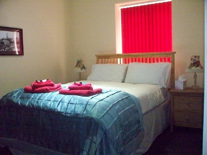 Bedroom 4, THE HORSESHOE BED AND BREAKFAST, Bristol