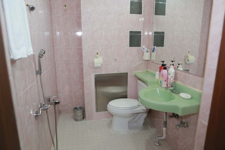 Bathroom 5, Mangsang Beach Pension, Gangneung