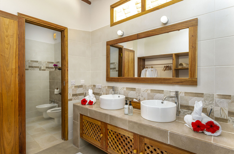 Bathroom 4, Zanzibar Queen Hotel, Kaskazini 'A'