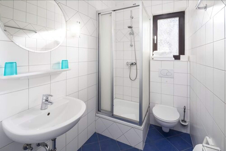 Bathroom 3, Birkenhof, Aurich