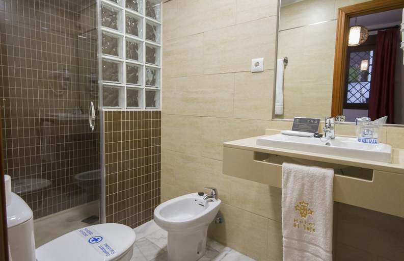 Bathroom 4, Hotel El Tajo & SPA, Málaga