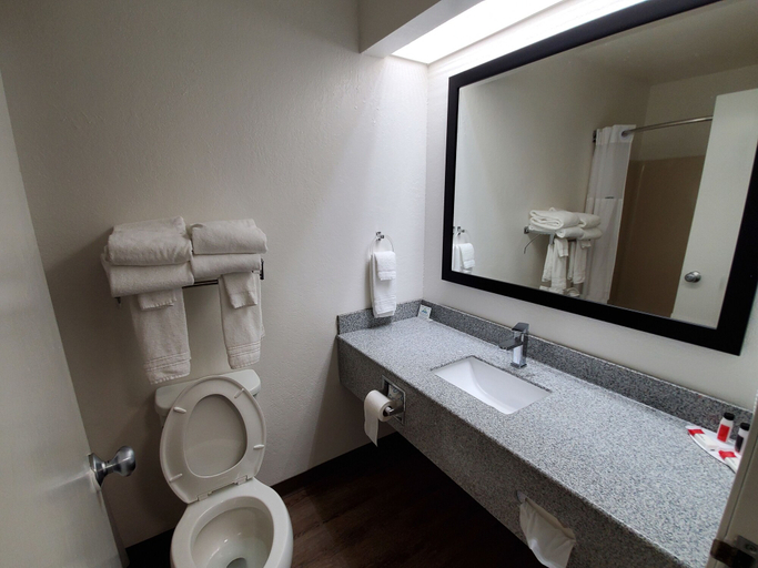 Bathroom 4, Days Inn by Wyndham Lexington, Davidson