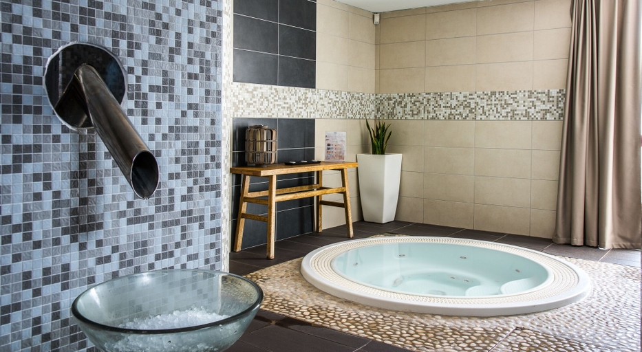 Bathroom 5, Domaine la Charpinière, The Originals Collection, Loire