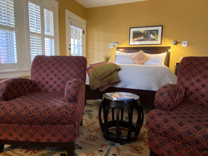 Bedroom 2, Showers Inn, Monroe